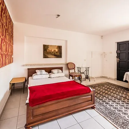 Dom Pod Roza Guest house *