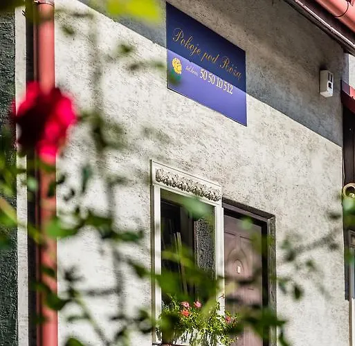 Dom Pod Roza בית הארחה *