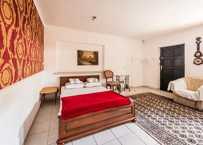 Dom Pod Roza בית הארחה *